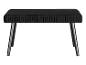 Un banc en velours noir avec des pieds en bois.