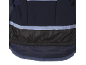 Gros plan de l'intérieur d'une veste bleu foncé avec une bande réfléchissante bleu clair.