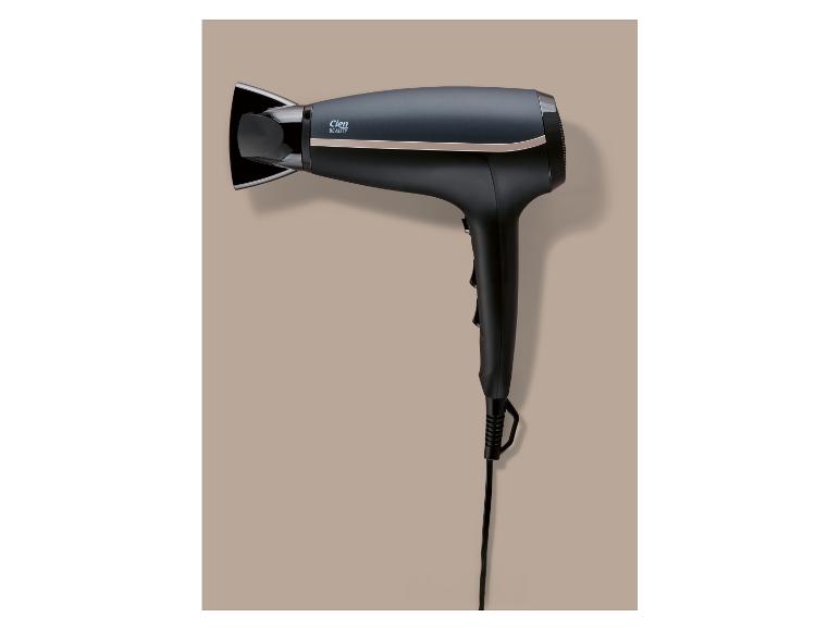 Sèche-cheveux noir avec embout de coiffage