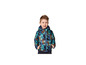 Un garçon porte une veste bleue Mickey Mouse.