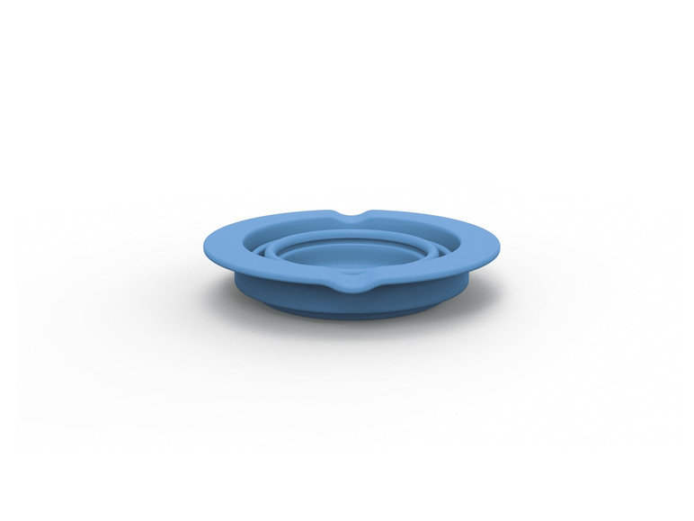 Une assiette en silicone pliable bleue.