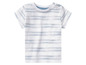 Un t-shirt rayé blanc pour bébé.