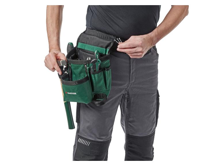 Outil de travail avec ceinture porte-outils verte et marteau, cutter et clous