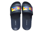 Sandales de piscine bleues avec logos de supermarché et de cyclisme.