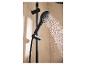 Pommeau de douche noir LIVARNO® en fonctionnement.