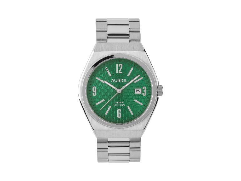 Une montre Auriol argentée avec un cadran vert.