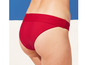 Bas de bikini rouge côtelé.