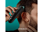 Un homme utilise une tondeuse à cheveux Braun.