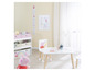 Une table et une chaise Peppa Pig avec des rangements.