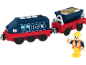 Train jouet avec locomotive bleue, wagon de marchandises avec de l'or et figurine d'ouvrier du bâtiment.