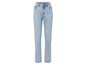 Un jean bleu clair pour femme.