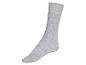 Une paire de chaussettes grises.