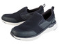 Deux paires de baskets slip-on WellWalk bleues.