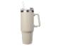 Une tasse isolée avec une poignée et une paille