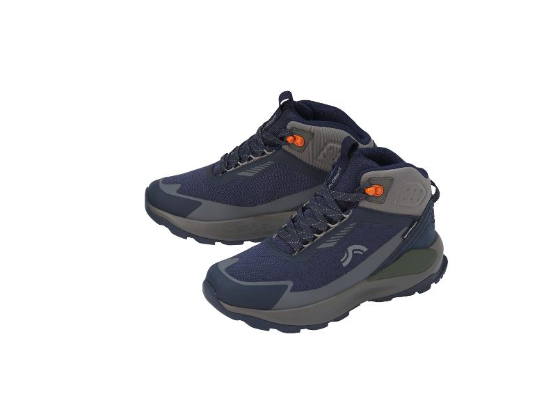 Deux chaussures de randonnée bleues et grises avec des accents orange, posées sur un fond blanc.