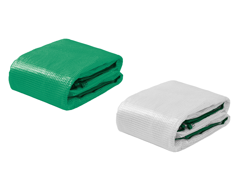 Deux bâches pliées, une verte et une blanche, avec un motif quadrillé.