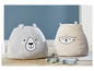 Deux poufs en peluche avec un visage d'ours et de renard.