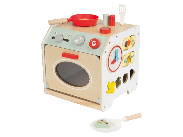 Jouet de cuisine en bois avec accessoires, dont une poêle et une spatule.