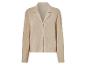Une chemise beige à manches longues