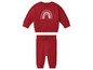 Sweat-shirt rouge pour bébé avec imprimé arc-en-ciel et pantalon assorti.
