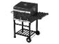 Barbecue Grillmeister noir avec chariot et étagères latérales.