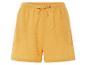 Shorts en tissu jaune moutarde, style décontracté.