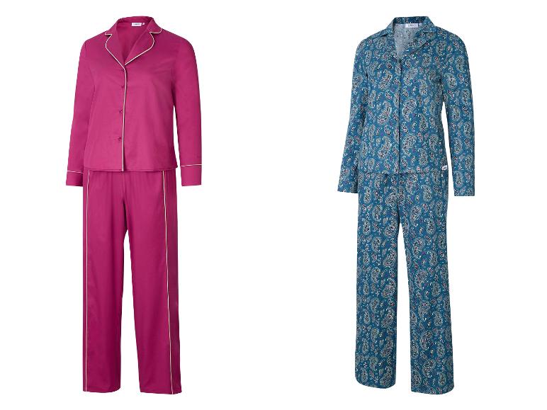Deux ensembles de pyjama pour femmes : un fuchsia avec liseré blanc, l'autre bleu à motif cachemire.