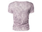 Un t-shirt rose à imprimé serpent.