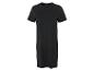 Une robe t-shirt noire.