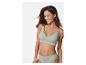 Soutien-gorge et culotte vert clair, style minimaliste.