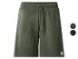 Shorts gaufrés verts avec cordon de serrage, avec échantillons de couleur vert foncé et bleu marine.