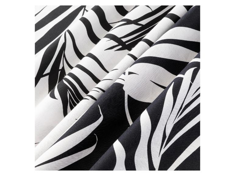 Tissu noir et blanc avec un motif de feuilles tropicales.