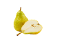 Poire jaune entière et coupée en deux sur fond noir.