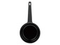 Une casserole noire avec une longue poignée