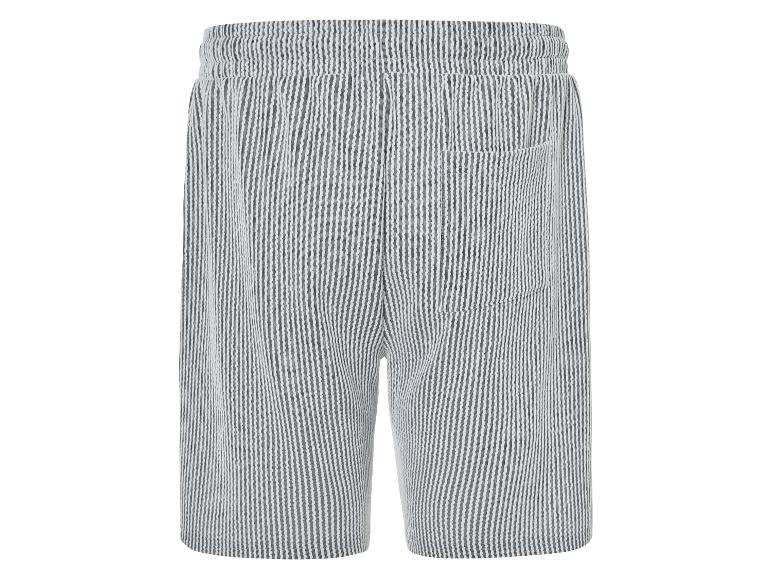 Shorts rayés bleu marine et blanc.