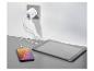 Une tablette et un téléphone se chargeant avec un chargeur mural TRONIC.