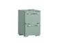 Meuble de salle de bain vert clair avec deux tiroirs et poignées argentées