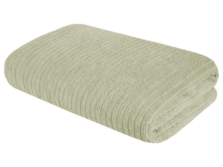 Serviette de bain texturée vert pâle, douce et moelleuse.