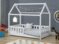 Lit blanc en bois avec un cadre en forme de maison et des barrières de sécurité pour enfants.