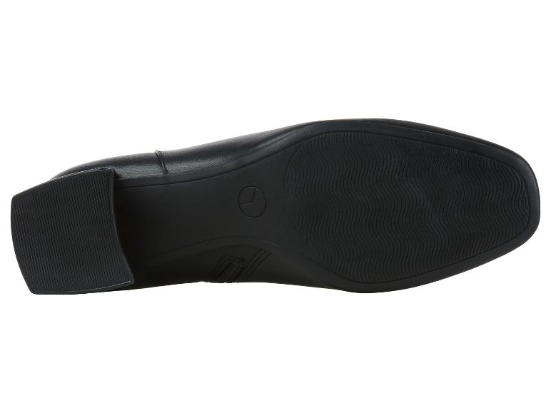 Bottines noires à petit talon, vue de dessous.