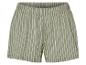 Shorts rayés verts avec ceinture élastique.