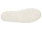 Dessous d'une semelle de pantoufle blanche avec un motif de petites formes irrégulières.