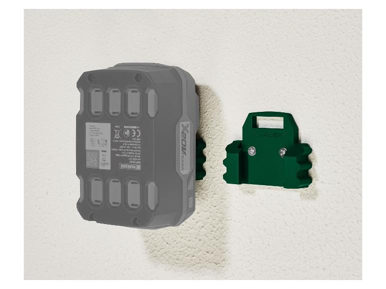 Un chargeur de batterie Parkside X20 Team avec son support mural.