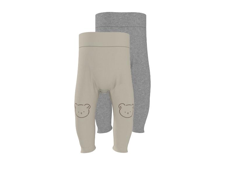 Deux leggings bébé, un beige côtelé avec des oursons et un gris uni.