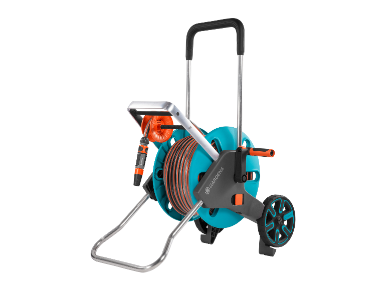 Chariot arroseur Gardena : tuyau, lance et accessoires.