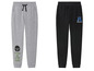 Deux pantalons de survêtement, un gris avec un imprimé Star Wars et un noir avec le logo des Avengers.
