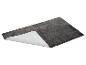 Tapis shaggy gris foncé avec dessous antidérapant.