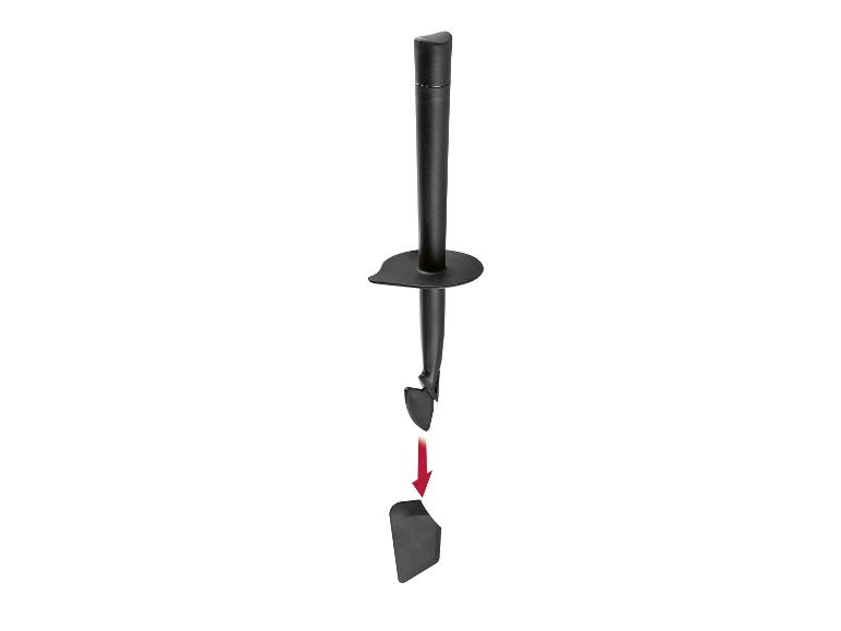 Une spatule et un manche noirs pour étaler du glaçage sur des gâteaux et des pâtisseries.