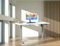 Un bureau blanc avec un moniteur, un clavier et une souris