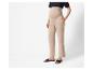 Pantalon de grossesse beige et sandales noires.